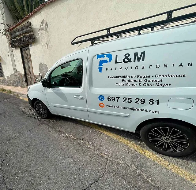 L&M Palacios, Fontanería y Desatascos vehículo de la empresa